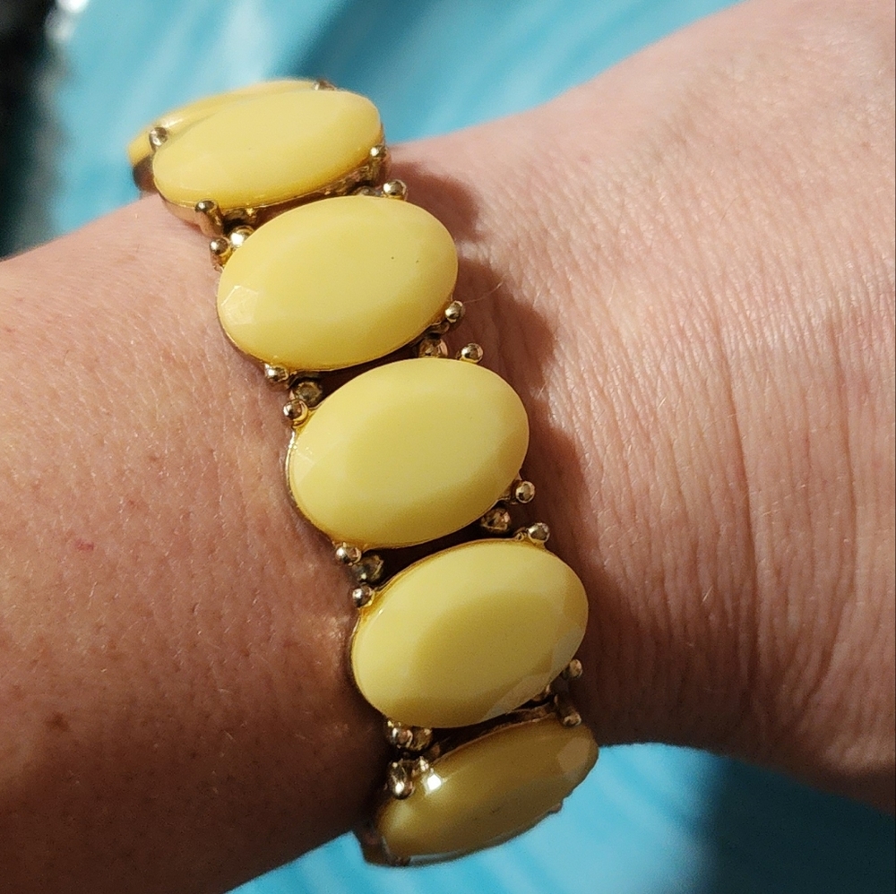 ADORABLE PALE YELLOW